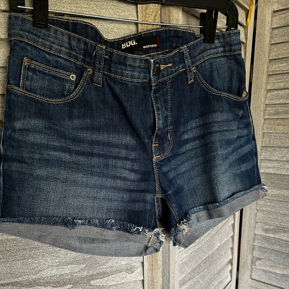 BDG Denim Boyfriend Shorts Woman’s Size 26 waist Fray hem Juniors Petites